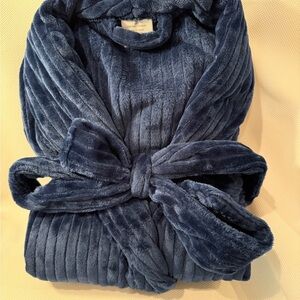 Plush navy robe OS  ultra soft ribbed fleece  NWT  immediate ship